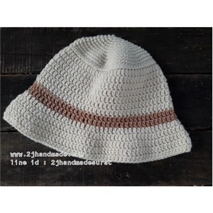 [hat049] หมวกไหมพรม ถักโครเชต์ สำหรับผู้ใหญ่ สีครีมขอบน้ำตาลอ่อน (สั่งทำ)