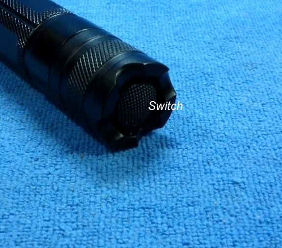 ค้างสต็อค ปากกาเลเซอร์ฟ้า 1000 mW หัวหมุนเล่นลายได้ 5 หัว กล่องมีเนียม 800 บาท