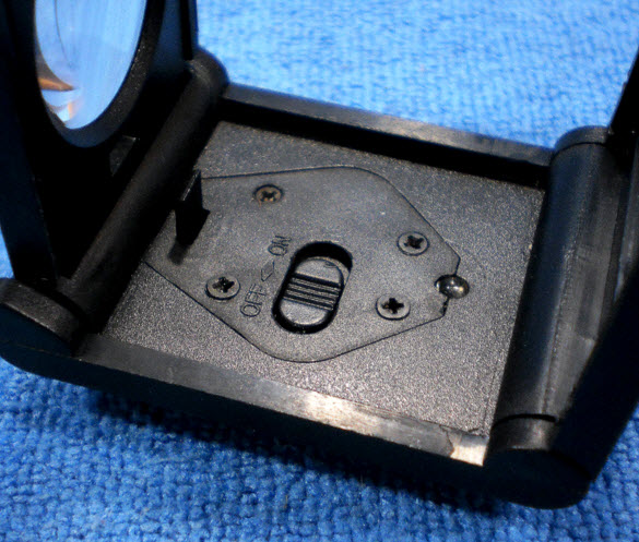 แว่นขยาย 5x ทรงเหลี่ยม ฐานตั้ง+ไฟ