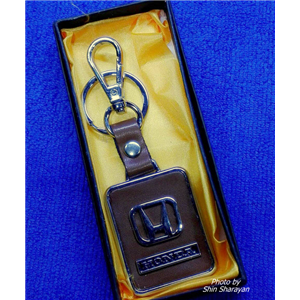 พวงกุญแจรถ HONDA โลหะสีน้ำตาล (เหลี่ยม)