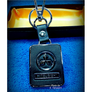 พวงกุญแจรถ MITSUBISHI โลหะ สี่เหลี่ยมดำ