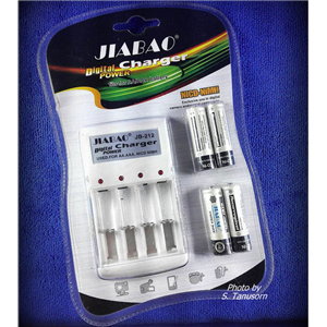 ชุดชาร์จถ่าน Jiabao 212 พร้อมถ่านชาร์ท AA x4/600 mAh