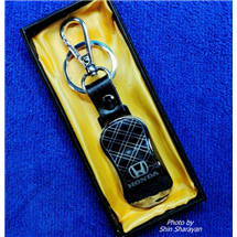 พวงกุญแจรถ HONDA โลหะสีตะแกรงดำ