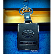พวงกุญแจรถ TOYOTA โลหะ สี่เหลี่ยมดำ