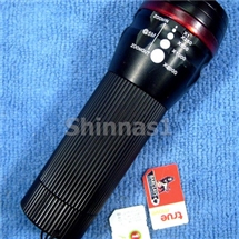 ไฟฉายเลนส์ขยายขอบแดง ปรับขนาดแสงไฟได้ มีไฟกระพริบ