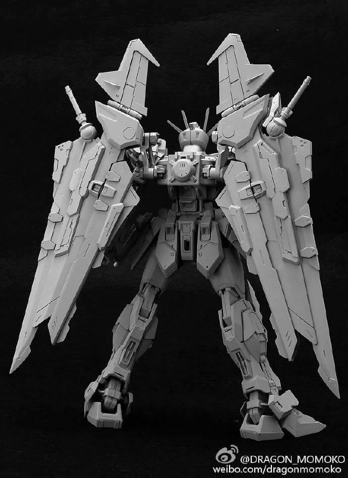 MG 1/100 Strike Noir