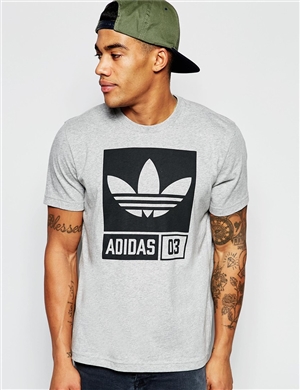 เสื้อยืด adidas สีเทา