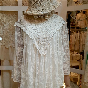 [b0237] เสื้อลูกไม้ ผ้าโปร่งปักลายสวย  free size