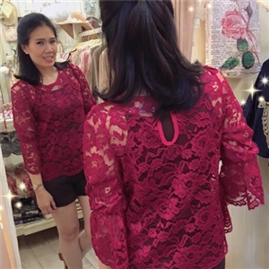 [b0018] เสื้อลูกไม้แขนสามส่วน ระบายปลายแขน ผ้าฉลุลายดอกสวย 