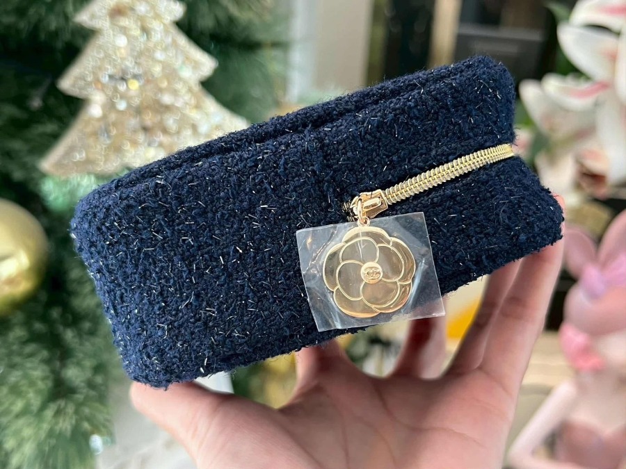 กระเป๋า+กล่อง Chanel Blue Midnight Glitter Makeup Pouch