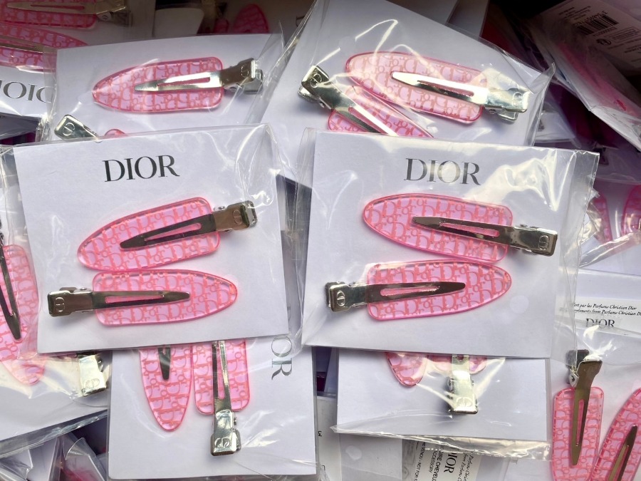 ไม่มีกล่อง - Dior Backstage Rosy Glow Hair Clip