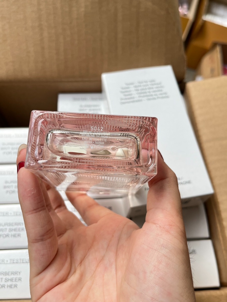 กล่องเทสเตอร์ - Burberry Brit Sheer Eau De Toilette 100ml. (เคาเตอร์ 4,500฿)