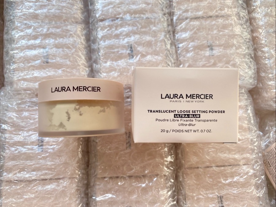 Laura Mercier Ultra-Blur *Translucent Loose Setting Powder ขนาด 20g. (เคาเตอร์ 2,200฿)