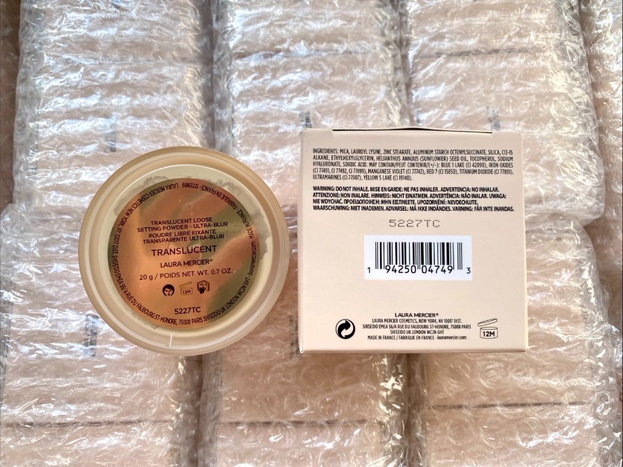 Laura Mercier Ultra-Blur *Translucent Loose Setting Powder ขนาด 20g. (เคาเตอร์ 2,200฿)