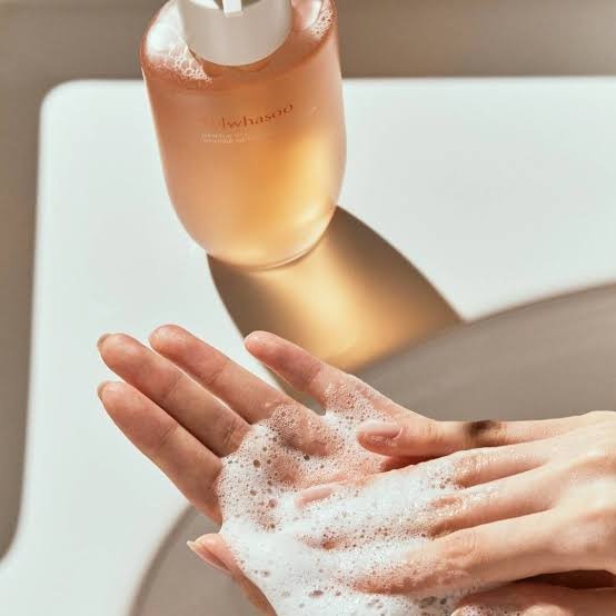 Sulwhasoo Gentle Cleansing Foam 200ml. (เคาเตอร์ 1,350฿)