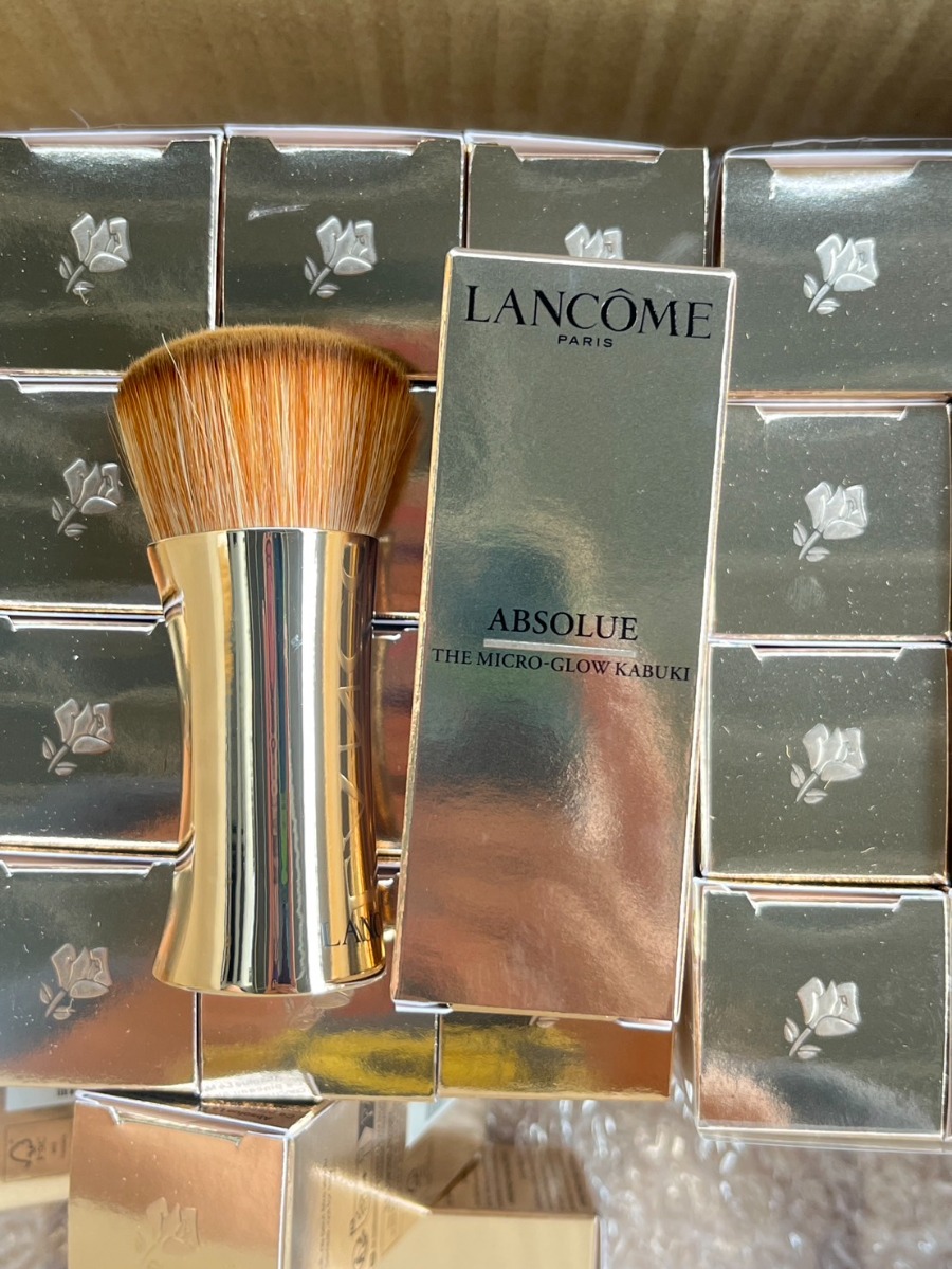 แปรง Lancome Absolue The Micro Glow Kabuki