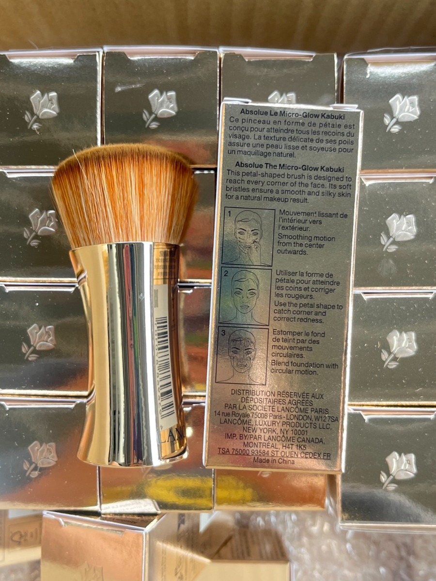 แปรง Lancome Absolue The Micro Glow Kabuki