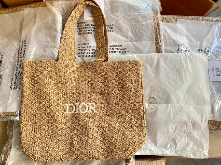 ใบใหญ่ Dior Tote Bag กระเป๋าสาน