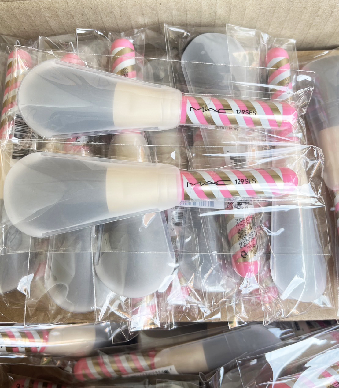 MAC Face Brush 129SES (12cm./ด้ามลายสีชมพู)