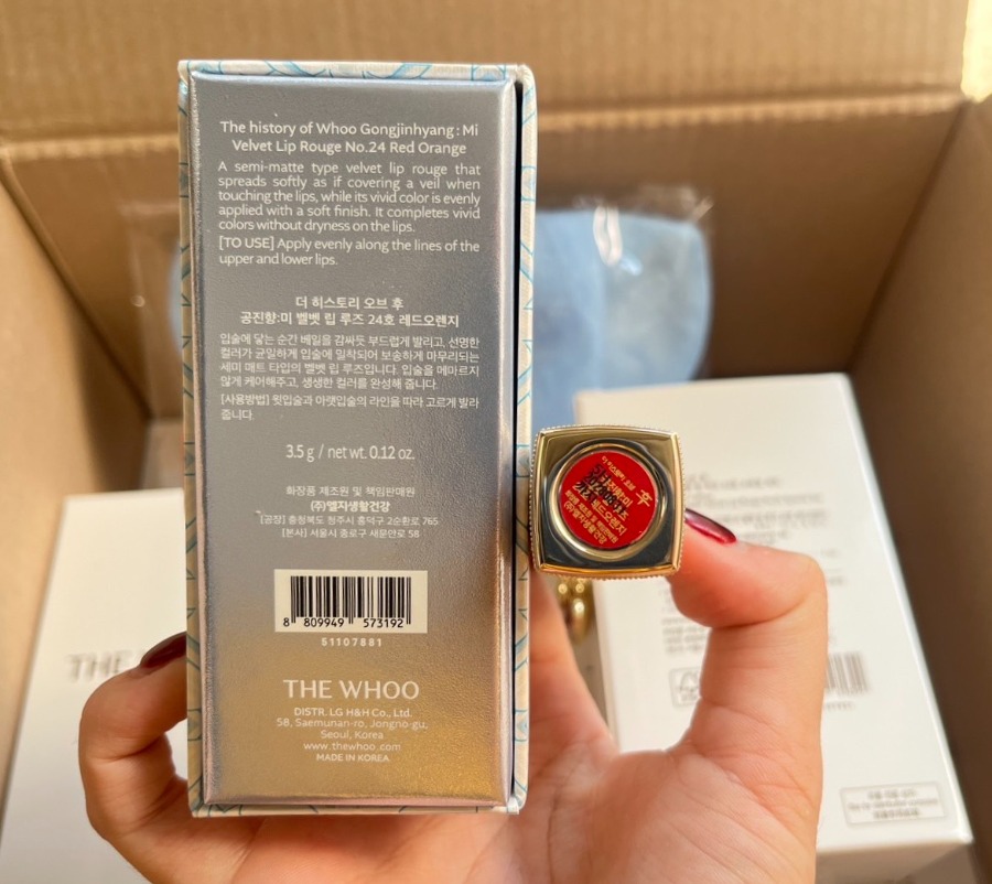 ชุดเซ็ตลิปสติก+กระเป๋ามินิ Special Set  The History of Whoo Gongjinhyang Mi Velvet Lip Rouge 3.5g. #24 Red Orange (เคาเตอร์ 1,790฿)