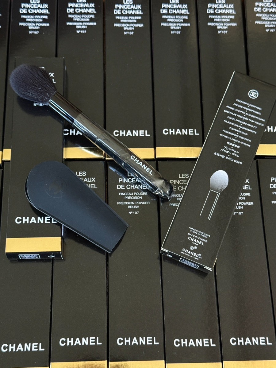 แปรง Les Pinceaux De Chanel Precision Powder Brush n°107