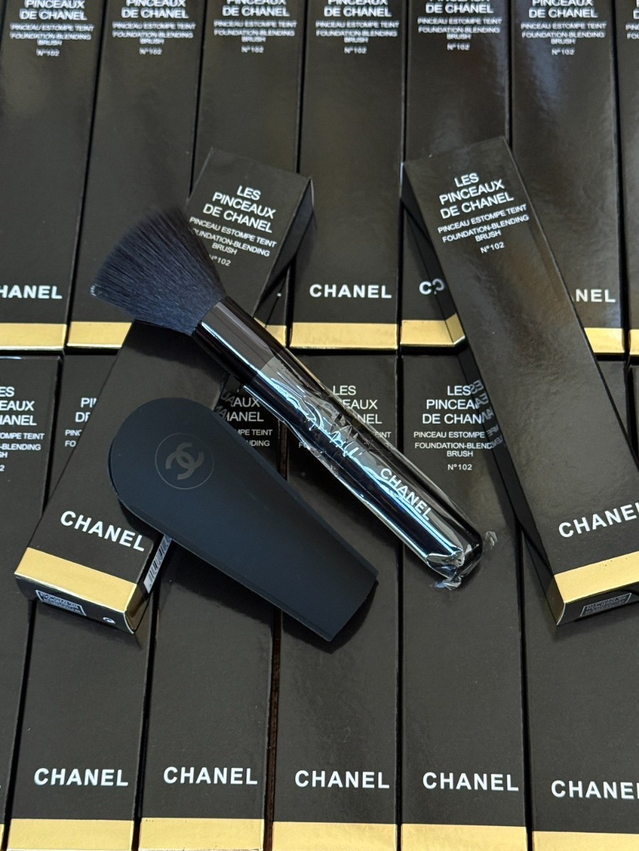 แปรง Les Pinceaux De Chanel Foundation-Blending Brush N°102
