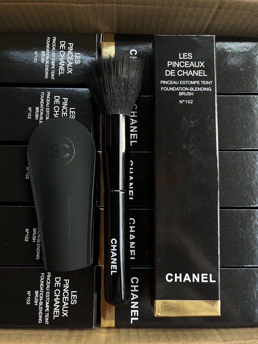 แปรง Les Pinceaux De Chanel Foundation-Blending Brush N°102