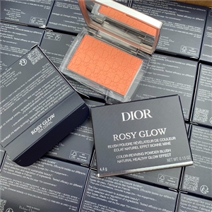 Dior Rosy Glow Blush 4.4g. สี 004 Coral (เคาเตอร์ 1,700฿)