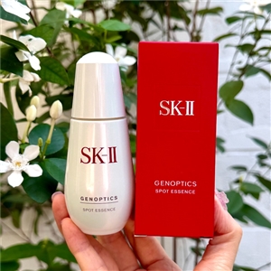 SK-II Genoptics Spot Essence 50ml. (เคาเตอร์ 8,300฿)