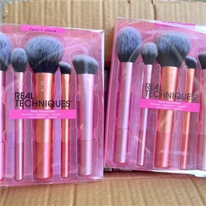 เซท 5 ชิ้น Real Techniques Face Essentials Brush Set