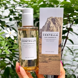 SKIN1004 Madagascar Centella Light Cleansing Oil 200ml.