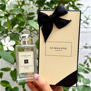 (น้ำหอม+กล่อง+โบว์) Jo Malone Nectarine Blossom & Honey 100ml. (เคาเตอร์ 6,400฿)
