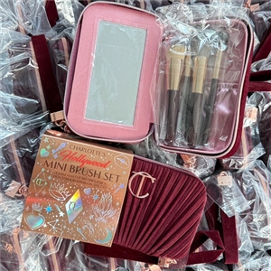 Charlotte Tilbury CharlotteS Hollywood Mini Brush Set Xmas2025 (เคาเตอร์ 2,475฿)