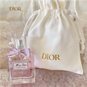ถุงผ้า+น้ำหอม Miss Dior Blooming Bouquet EDT ขนาด 30ml. (เคาเตอร์ 3,050฿)