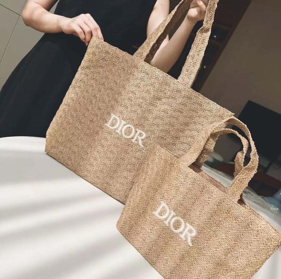 ใบใหญ่ Dior Tote Bag กระเป๋าสาน