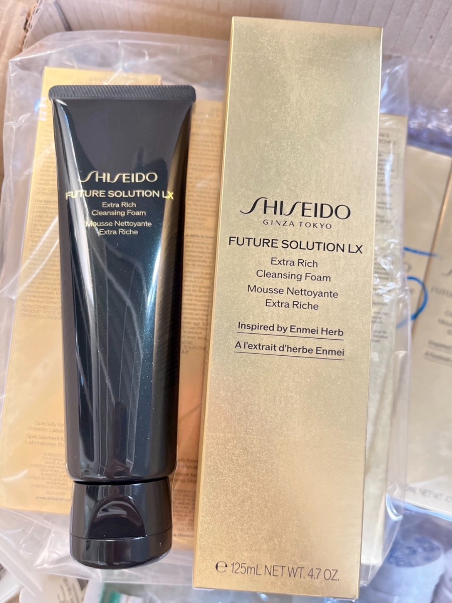 Shiseido Future Solution LX Extra Rich Cleansing Foam 125ml. (เคาเตอร์ 2,900฿)