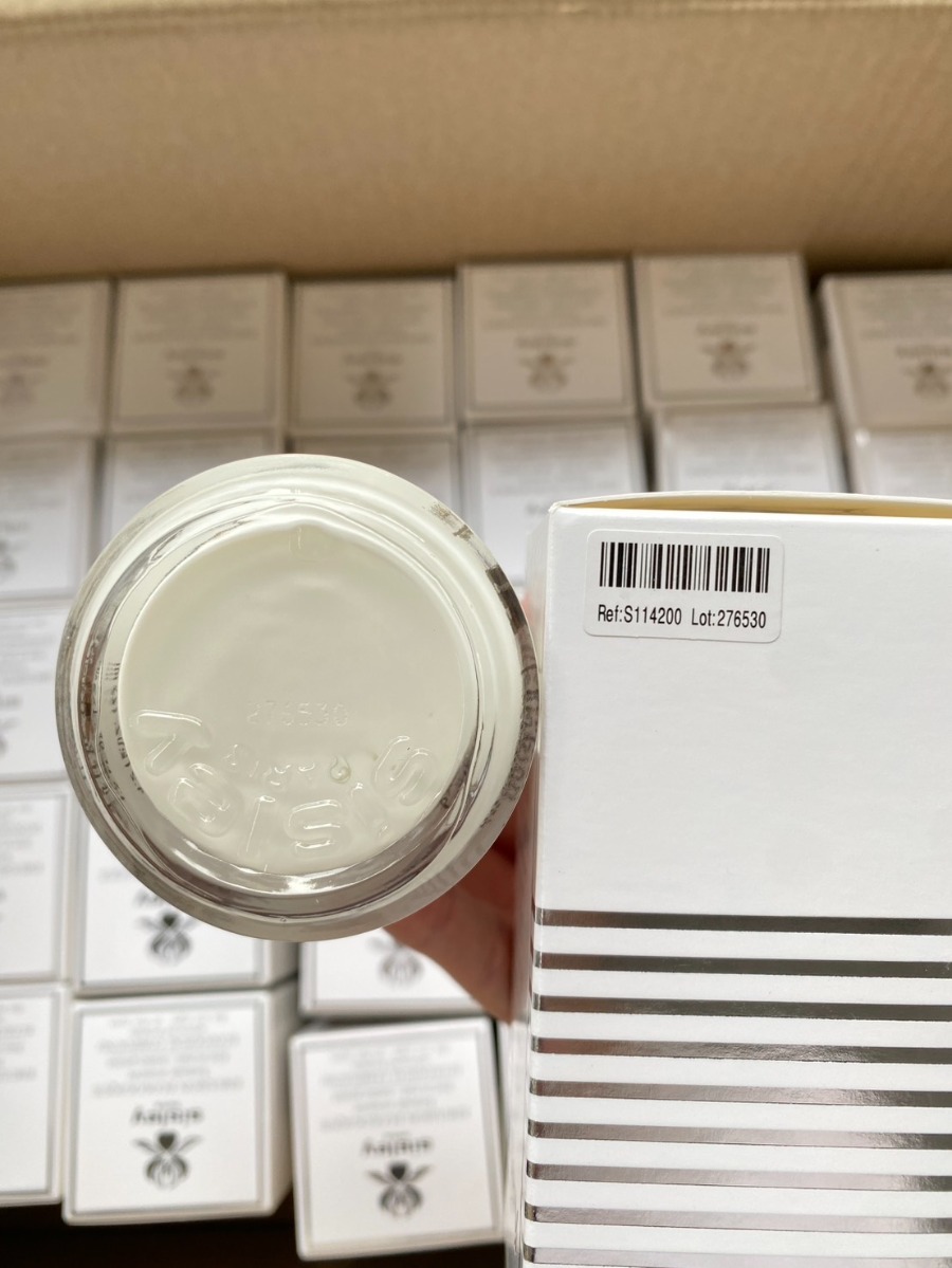 มีกล่อง - Sisley Emulsion Ecologique Ecological Compound day and night all skin type 125ml. (เคาเตอร์ 7,900฿)