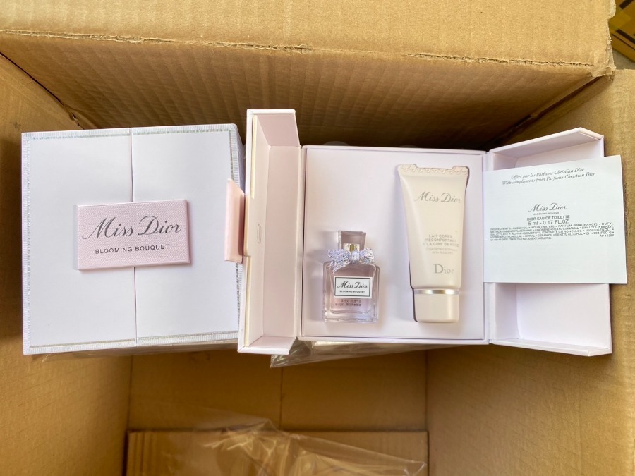 แพ็คเกจใหม่ Miss Dior Blooming Bouquet EDT 5ml. + Body Milk 20ml.