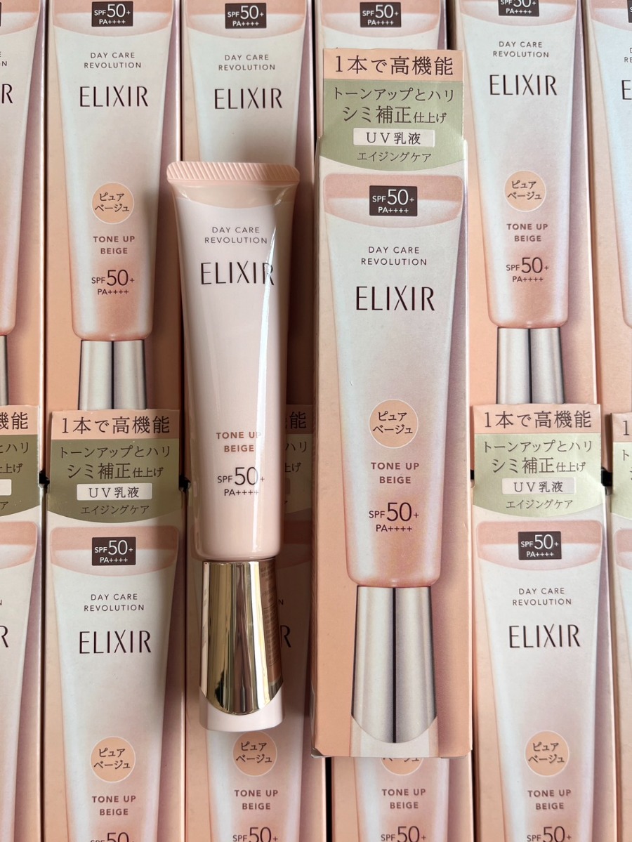 สคบ ELIXIR Day Care Revolution SPF50+ PA++++ ​35ml. #Tone Up Beige (เคาเตอร์ 1,365฿)