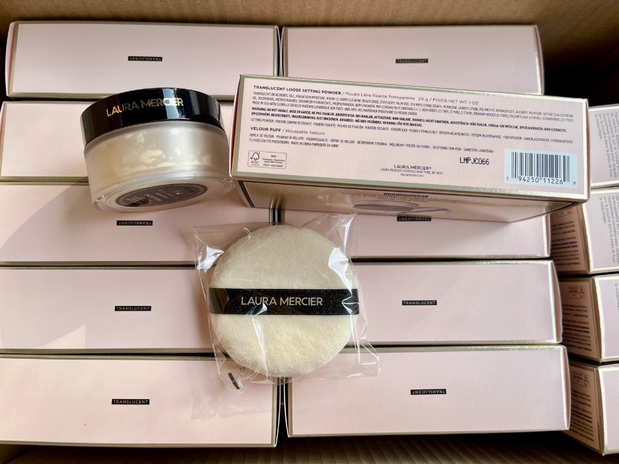 Laura Mercier Indulgent Icons **Translucent Loose Setting Powder 29g. and Velour Puff Set (Limited Edition)