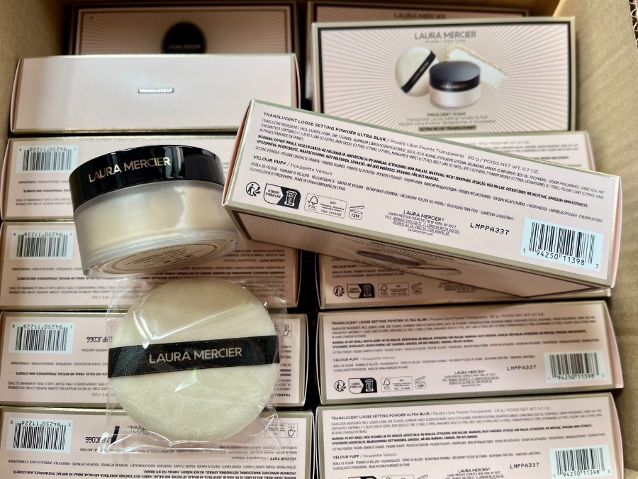 Laura Mercier Indulgent Icons Translucent Loose Setting Powder **Ultra-Blur 20g. and Velour Puff Set (Limited Edition)