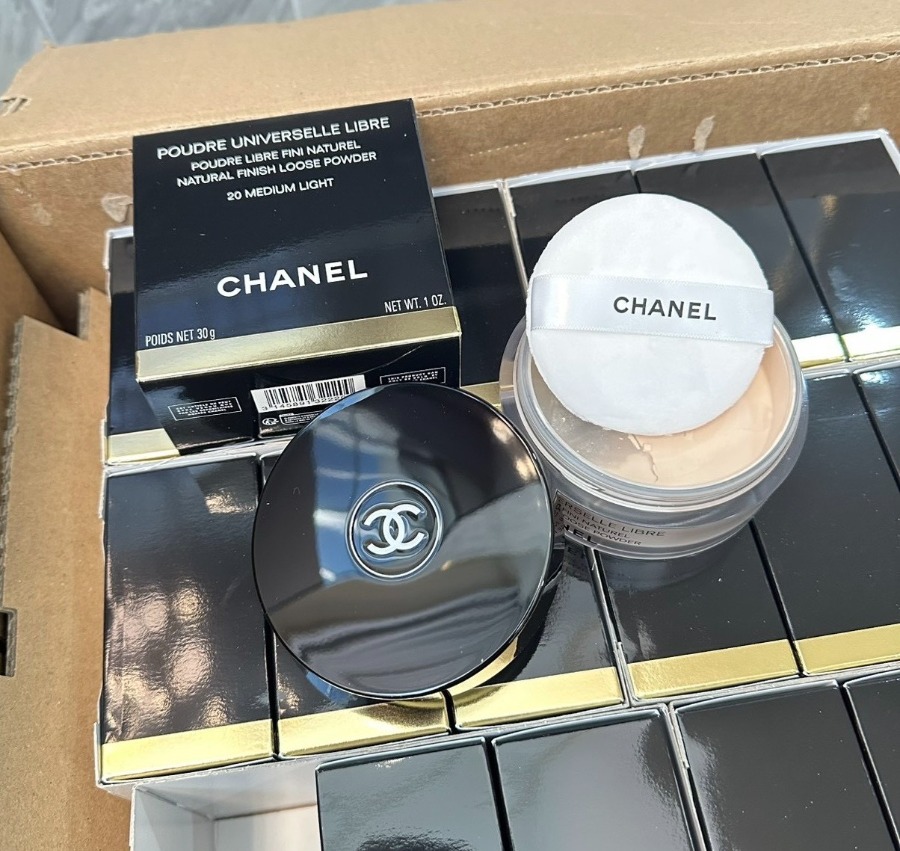 Chanel Poudre Universelle Libre Natural Finish Loose Powder 30g. #020 Medium Light (เคาเตอร์ 2,700฿)