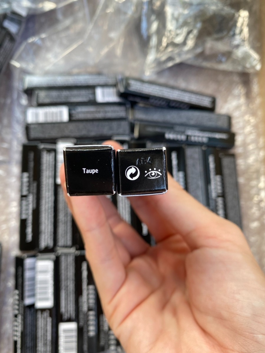 มีกล่อง - Bobbi Brown Long-Wear Cream Shadow Stick 0.9g #Taupe