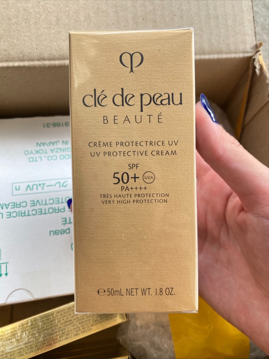 สูตรใหม่ Cle De Peau Beaute UV Protection Cream SPF50 PA+++ 50ml. (เคาเตอร์ 4,500฿)