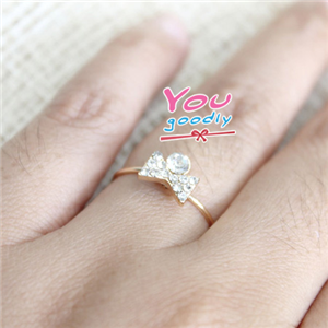 [YGL-0096] แหวนแฟชั่นเกาหลี รูปโบว์เล็ก ติดเพชรตรงกลาง