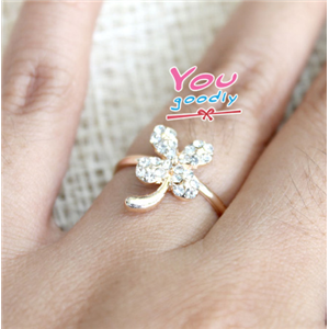 [YGL-0094] แหวนแฟชั่นเกาหลี รูปใบไม้ ประดับเพชร