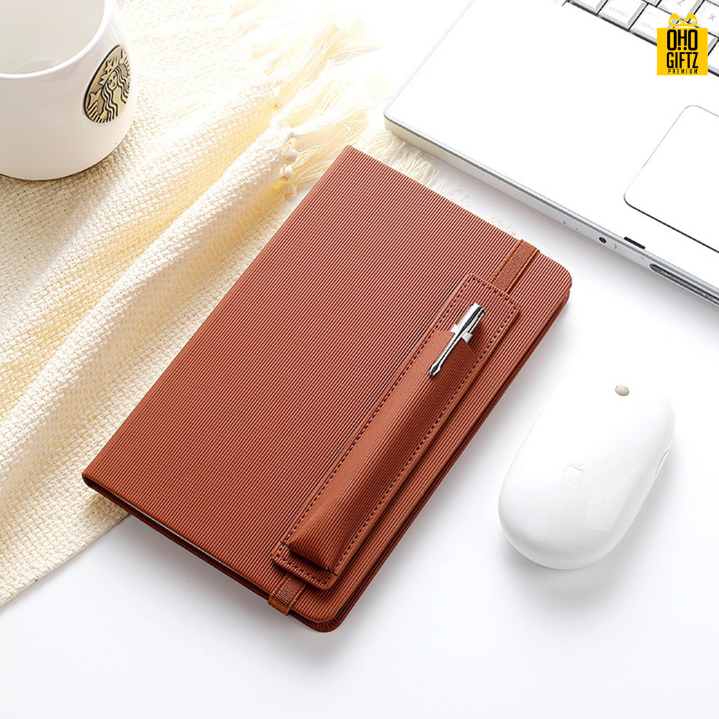 สมุดโน๊ตปกหนัง A5 พร้อมซองใส่ปากกา สกรีนโลโก้ ทำของพรีเมี่ยมได้