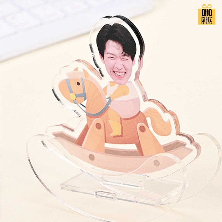 รับผลิต Standy อะคริลิคจิ๋วตั้งโต๊ะ สกรีนชื่อ สกรีนโลโก้ ทำเป็นของพรีเมี่ยมได้