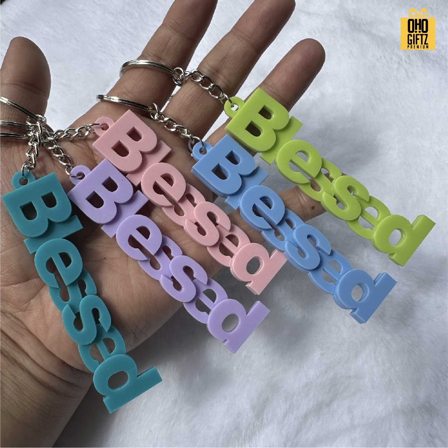 พวงกุญแจอักษรอะคริลิค ข้อความตามต้องการ สกรีนโลโก้ ทำเป็นของพรีเมี่ยม ของชำร่วยได้
