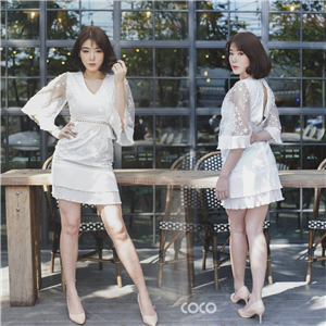 [COCO] เดรสสีขาว ผ้าปักลายดาวสวยทั้งตัวดีเทลคอวี